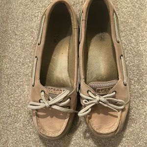 Sperry boat shoes size 6 kids (7.5 W)